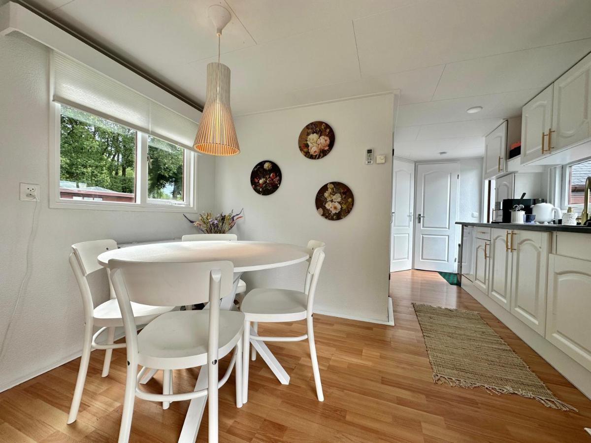 Gezellig Chalet Met 2 Slaapkamers En Zicht Op Het Water Erm Extérieur photo