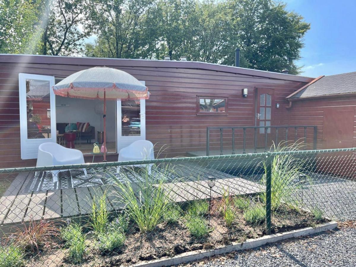Gezellig Chalet Met 2 Slaapkamers En Zicht Op Het Water Erm Extérieur photo
