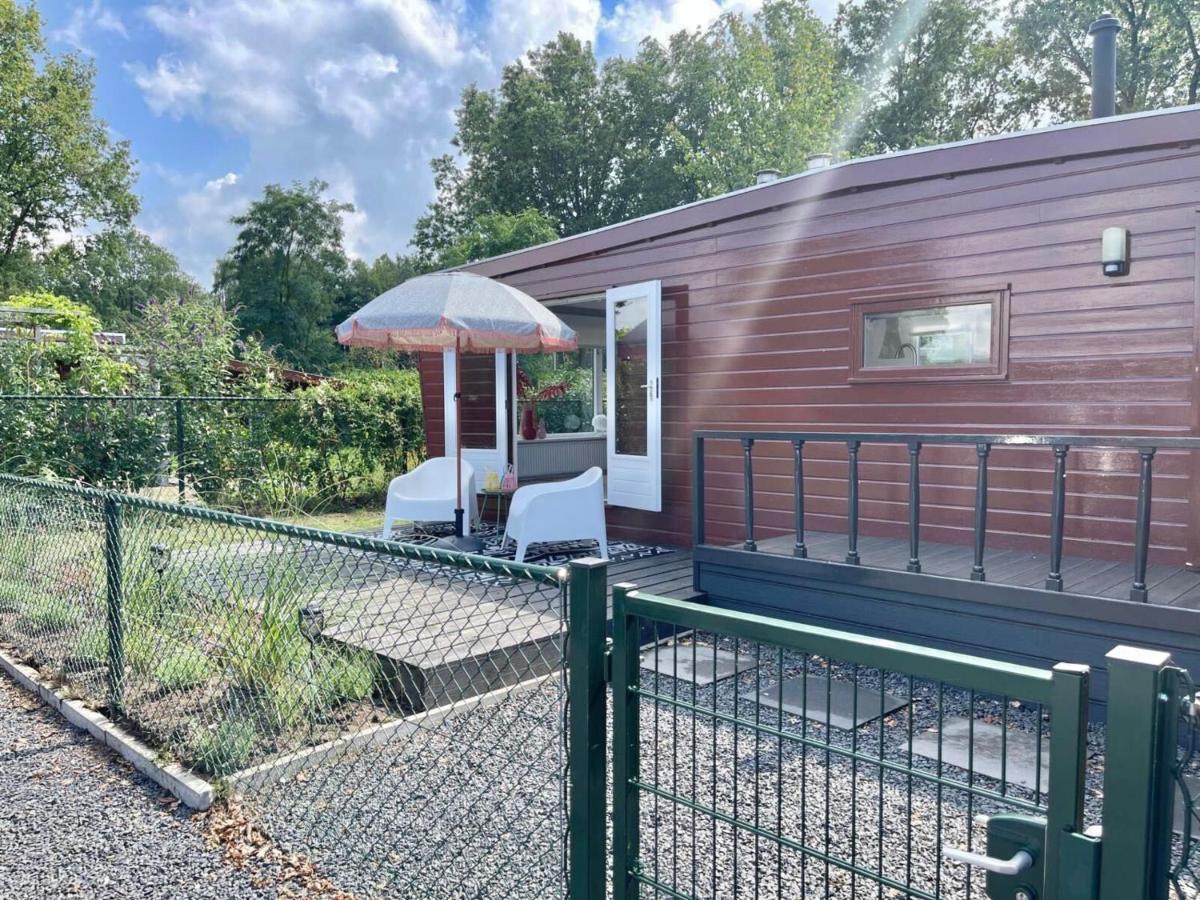 Gezellig Chalet Met 2 Slaapkamers En Zicht Op Het Water Erm Extérieur photo