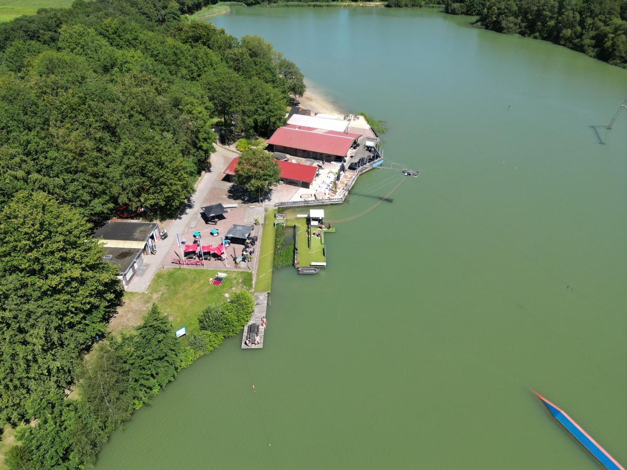 Gezellig Chalet Met 2 Slaapkamers En Zicht Op Het Water Erm Extérieur photo
